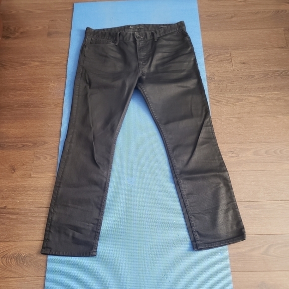 Guess Los Angeles 1981 Slim Straight Jeans - Picture 5 of 11